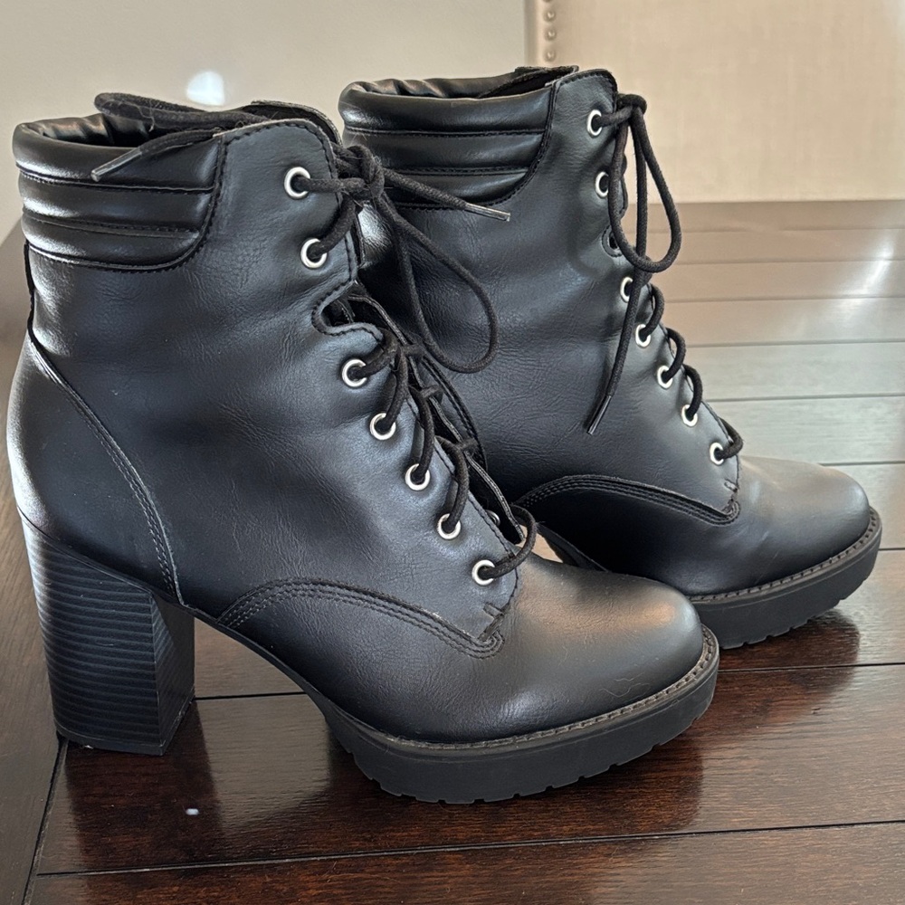 Jolt Black Heeled Lace-Up Boots